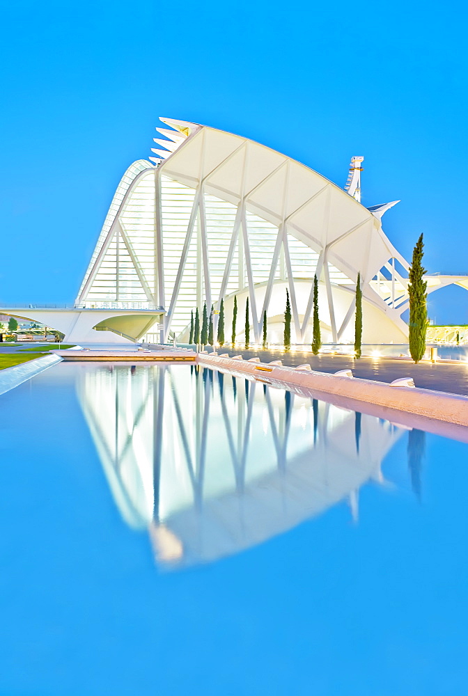 Principe Felipe Science Museum at dusk, City of Arts and Sciences, Valencia, Comunidad Autonoma de Valencia, Spain, Europe