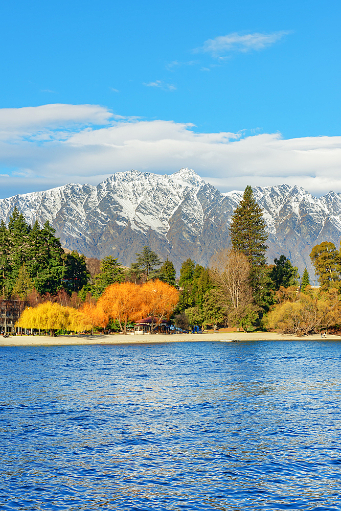 View of the snowcapped Remarkables mountain range and lake Wakatipu, Queenstown, South Island, New Zealand