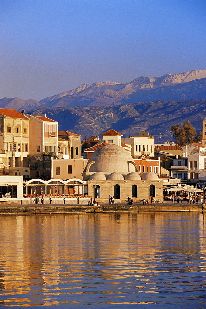 Hania (Chania) seafront and Levka Ori (White Mountain) in the background, Hania, island of Crete, Greek Islands, Greece, Europe