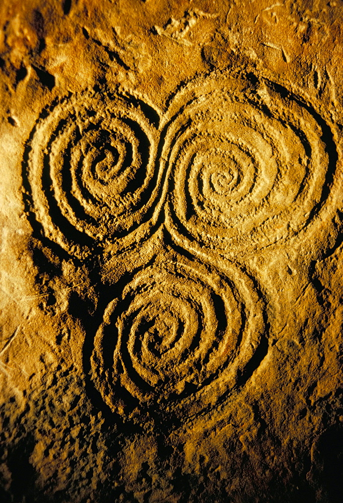 Carvings on stone, New Grange (Newgrange) site, County Meath, Leinster, Eire (Ireland), Europe