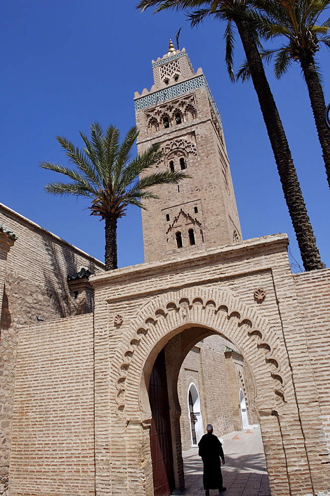 The Koutoubia minaret rises up from the heart of the old medina next to the Koutoubia Mosque, Marrakesh, Morroco, North Africa, Africa