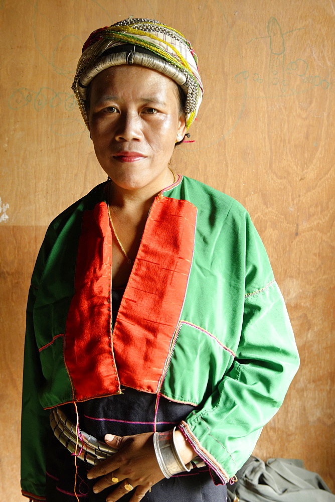 Palaung woman, a Mon-Khmer ethnic minority in Shan State, Palaung village, Hsipaw area, Shan State, Republic of the Union of Myanmar (Burma), Asia 