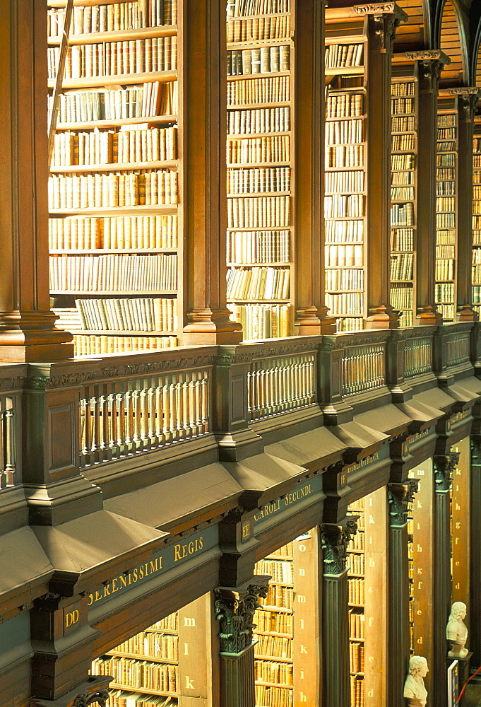 Gallery of the Old Library, Trinity College, Dublin, County Dublin, Eire (Ireland), Europe