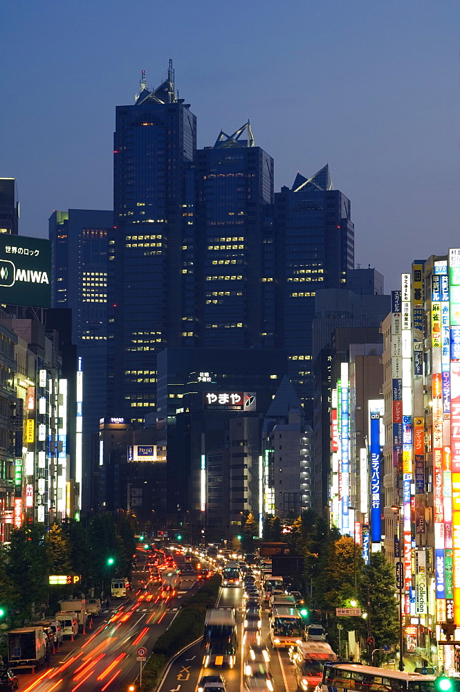 The Park Hyatt Hotel, location of the film Lost in Translation, and busy traffic at night, Shinjuku, Tokyo, Japan, Asia