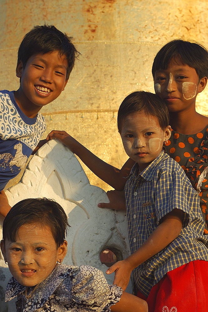 Children playing at temple, Bagan (Pagan), Myanmar (Burma), Asia