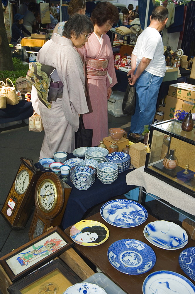 Women wearing kimono, monthly flea market, Tokyo International Forum, Marunouchi, Tokyo, Japan, Asia