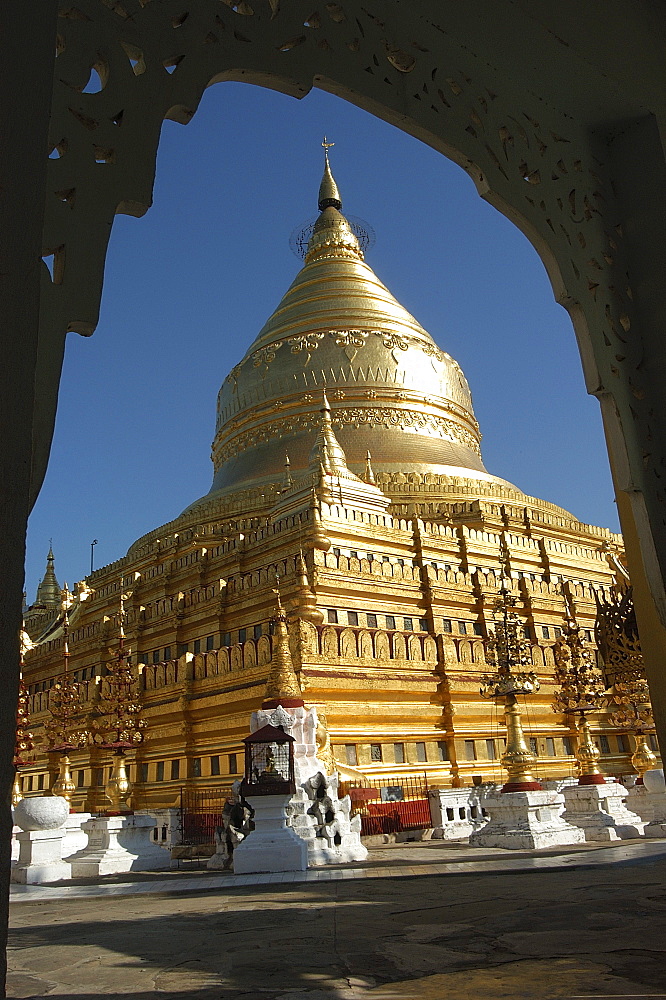 Shwezigon Pagoda, Bagan (Pagan), Myanmar (Burma), Asia