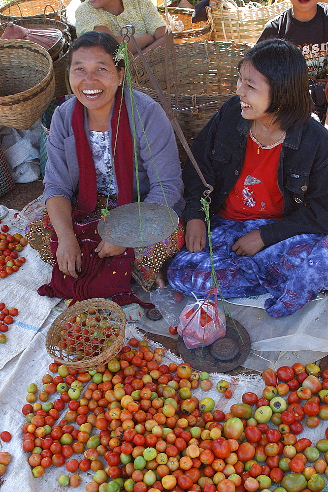 Fruit and vegetable sellers, Nampam market, Inle Lake, Shan State, Myanmar (Burma), Asia