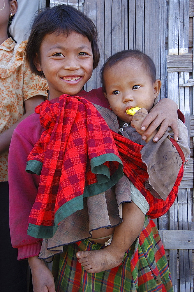 Children in village on trekking/hiking route, Inle Lake, Shan State, Myanmar (Burma), Asia