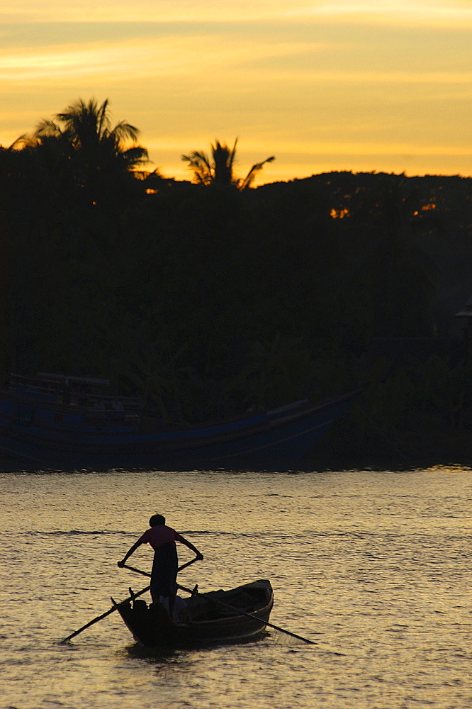 Boatman, boat, sunset, Pathein (Bassein), Myanmar (Burma), Asia