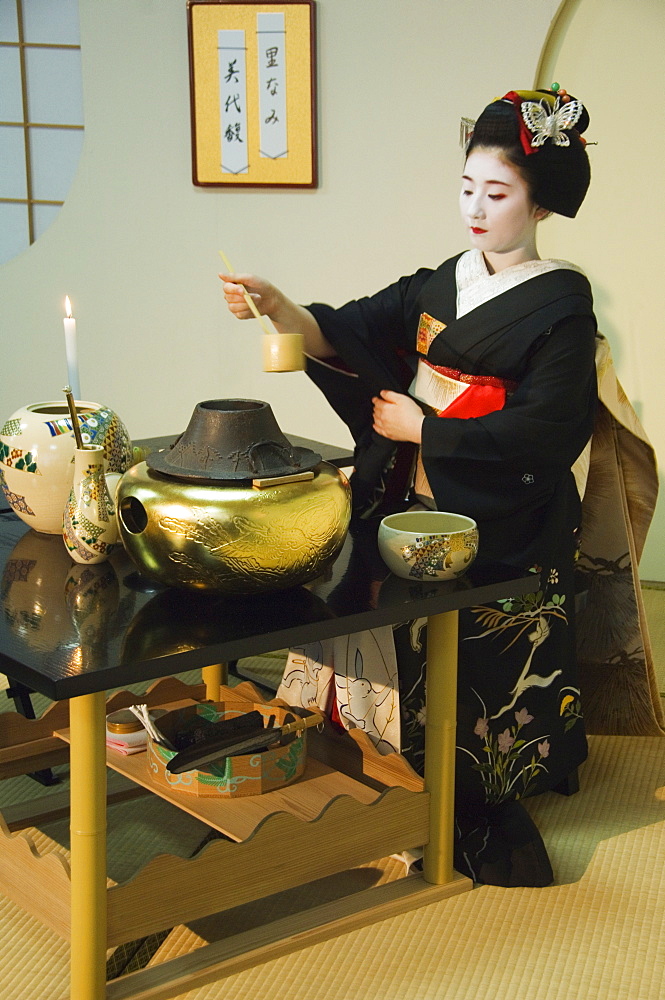 Tea ceremony by a Maiko (trainee geisha), Kyoto, Honshu Island, Japan, Asia