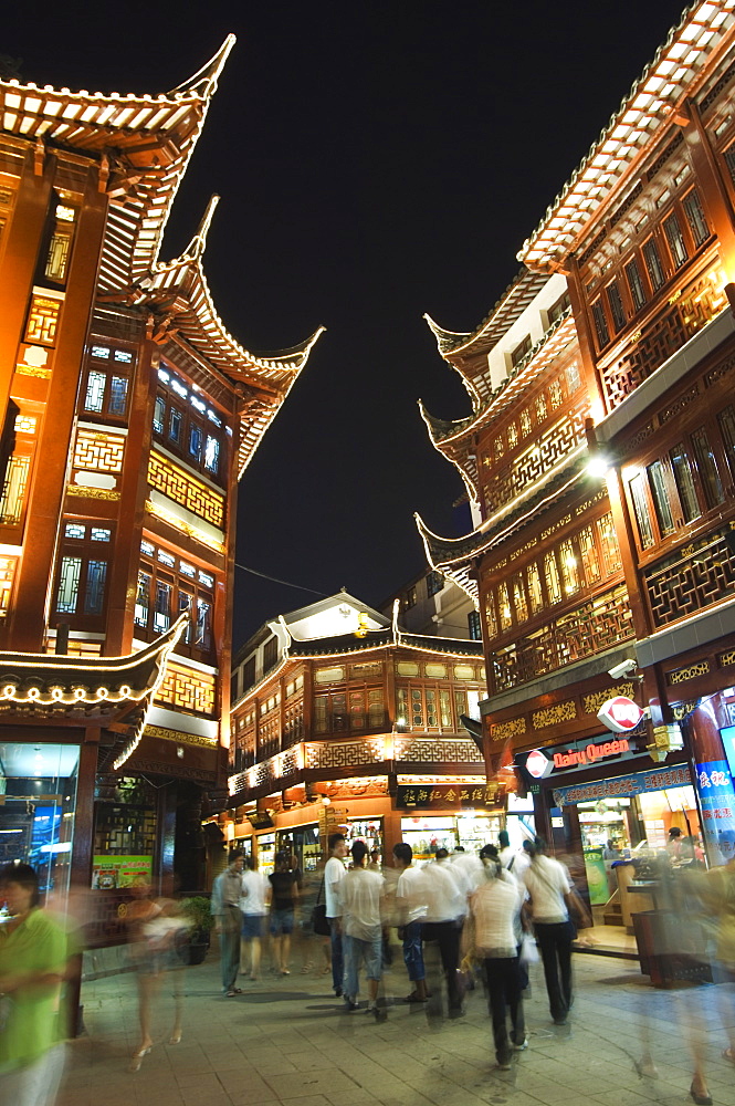 Yuyuan (Yu yuan) Garden Bazaar buildings founded by Ming dynasty Pan family illuminated in the Old Chinese city district, Shanghai, China, Asia