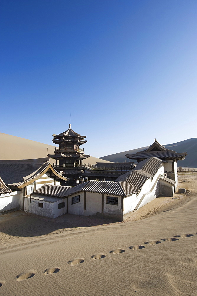 Ming Sha sand dunes and pavilion at Crescent Moon Lake, Dunhuang, Gansu Province, China, Asia