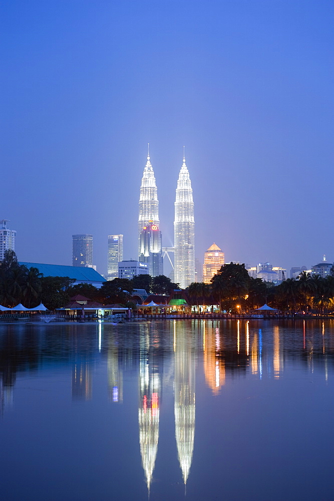 Petronas Towers, Lake Titiwangsa, Kuala Lumpur, Malaysia, Southeast Asia, Asia