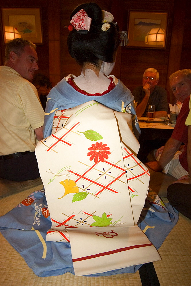 Geisha, maiko (trainee geisha) entertainment, Kyoto city, Honshu, Japan, Asia