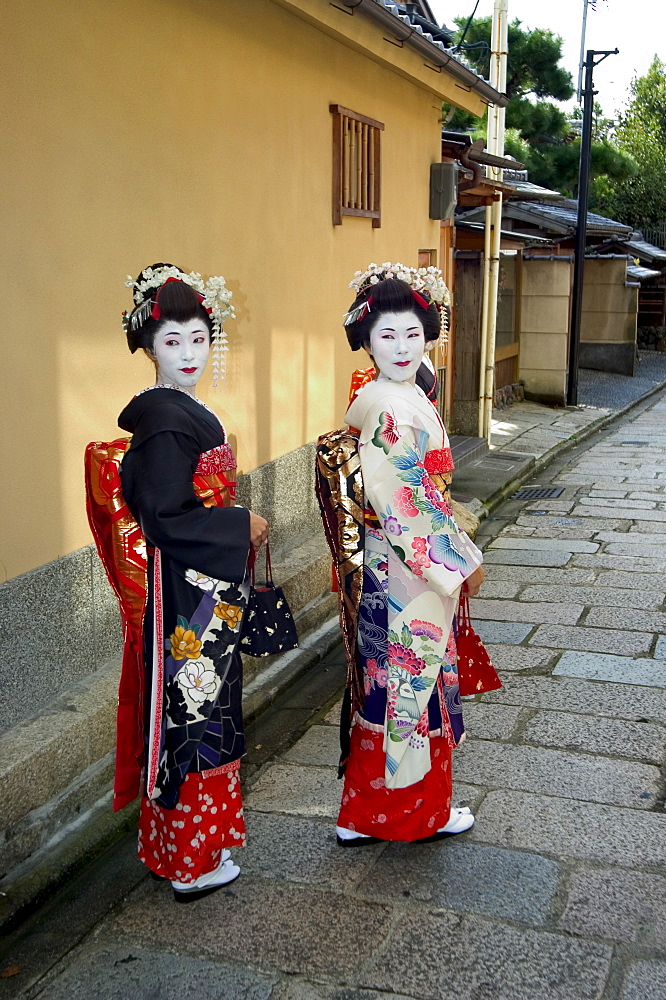 Geisha, maiko (trainee geisha) in Gion, Kyoto city, Honshu, Japan, Asia