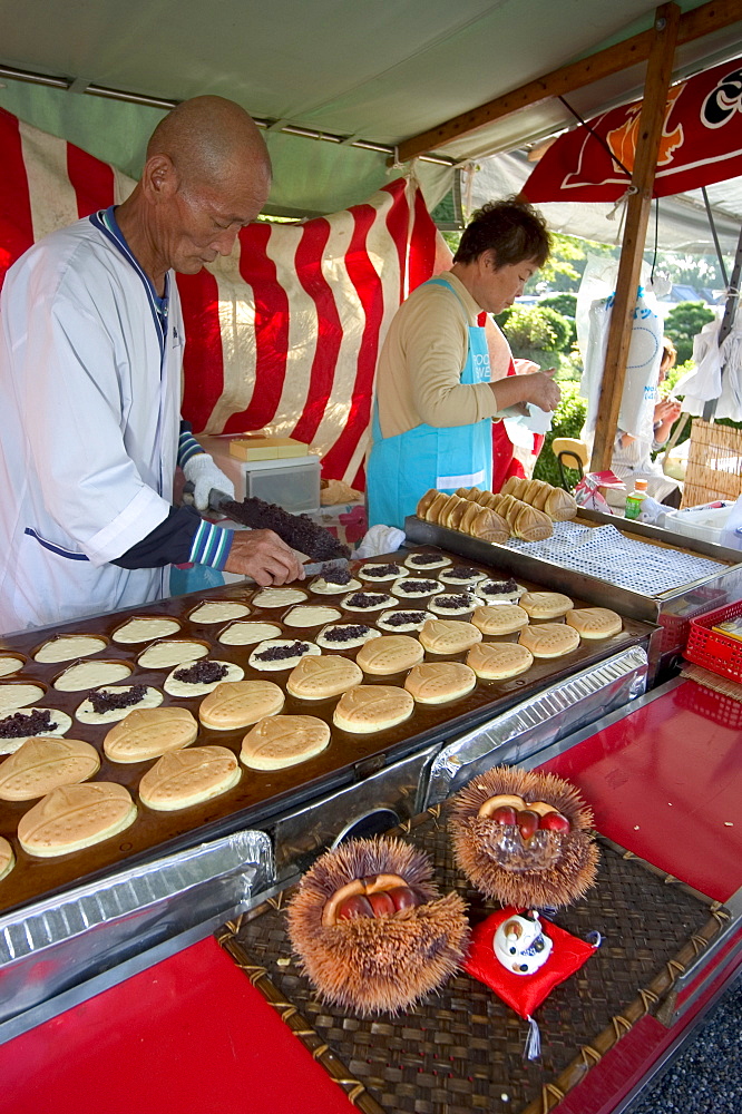 Food stall, Toji temple flea market, Kyoto city, Honshu, Japan, Asia