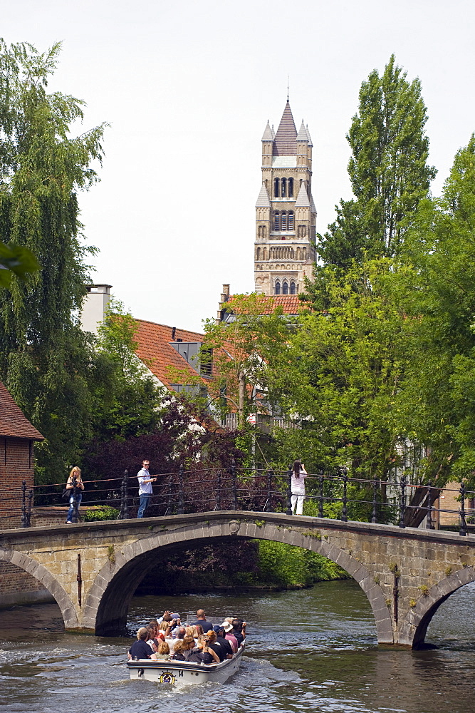 Tourist boat trip on the canal, old town, UNESCO World Heritage Site, Bruges, Flanders, Belgium, Europe