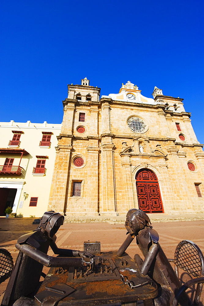 Metal scultpures playing chess in front of Church of San Pedro Claver, Old town, UNESCO World Heritage Site, Cartagena, Colombia, South America