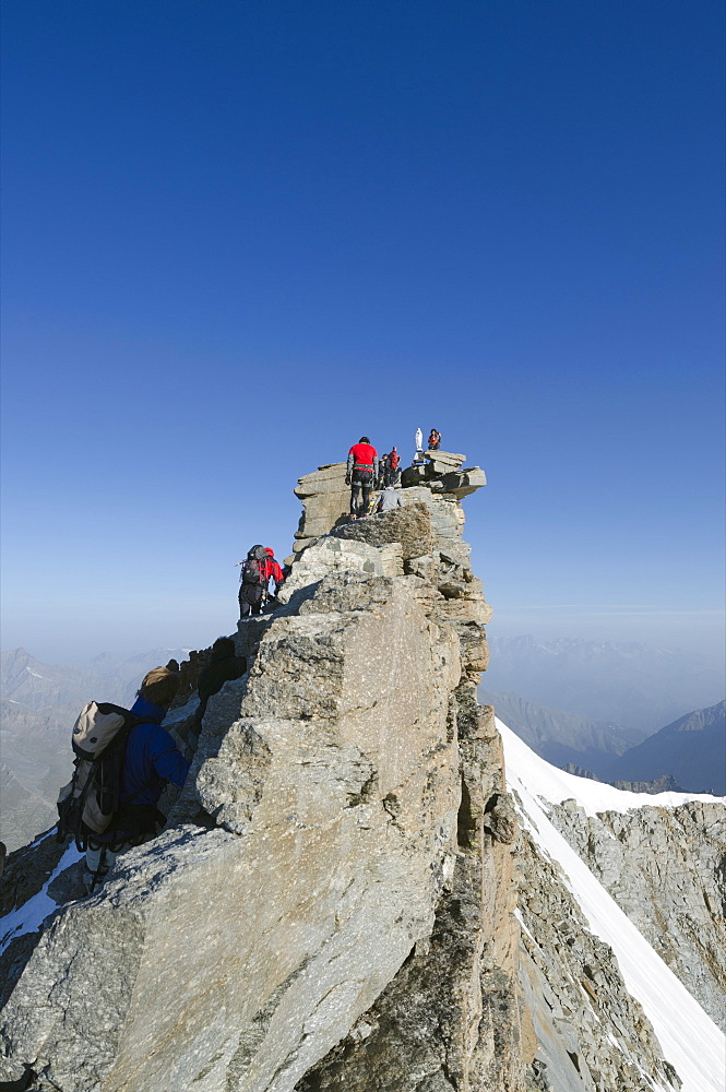 Gran Paradiso, 4061m, highest peak entirely in Italy, Gran Paradiso National Park, Aosta Valley, Italian Alps, Italy, Europe 