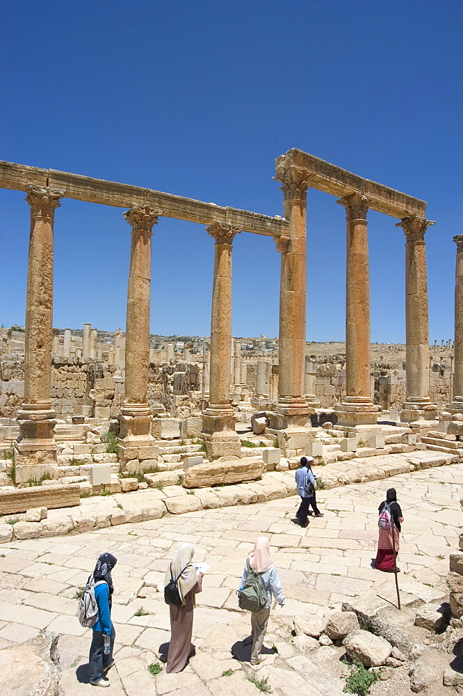 Islamic women on Cardo Maximus colonnaded street, Roman city, Jerash, Jordan, Middle East