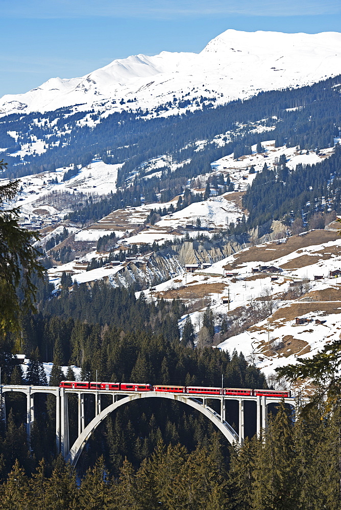 Narrow gauge railway, Langwieser Viaduct, Arosa mountain resort, Graubunden, Swiss Alps, Switzerland, Europe