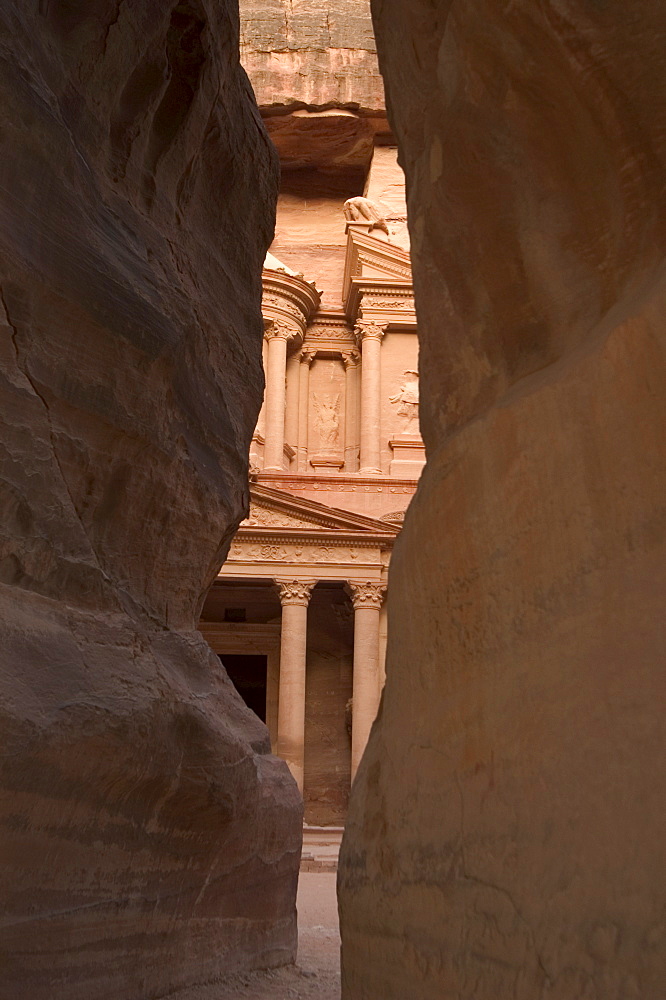 View of the Treasury (Al-Khazneh) from the Siq, Petra, UNESCO World Heritage Site, Wadi Musa (Mousa), Jordan, Middle East