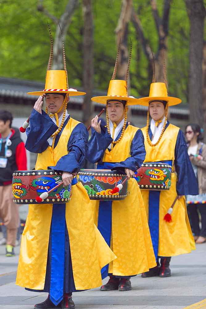 Changing of the Guards ceremony, Deoksugung Palace, Seoul, South Korea, Asia