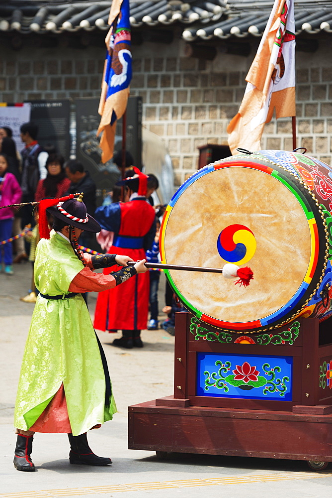 Drummer, Deoksugung Palace, Seoul, South Korea, Asia