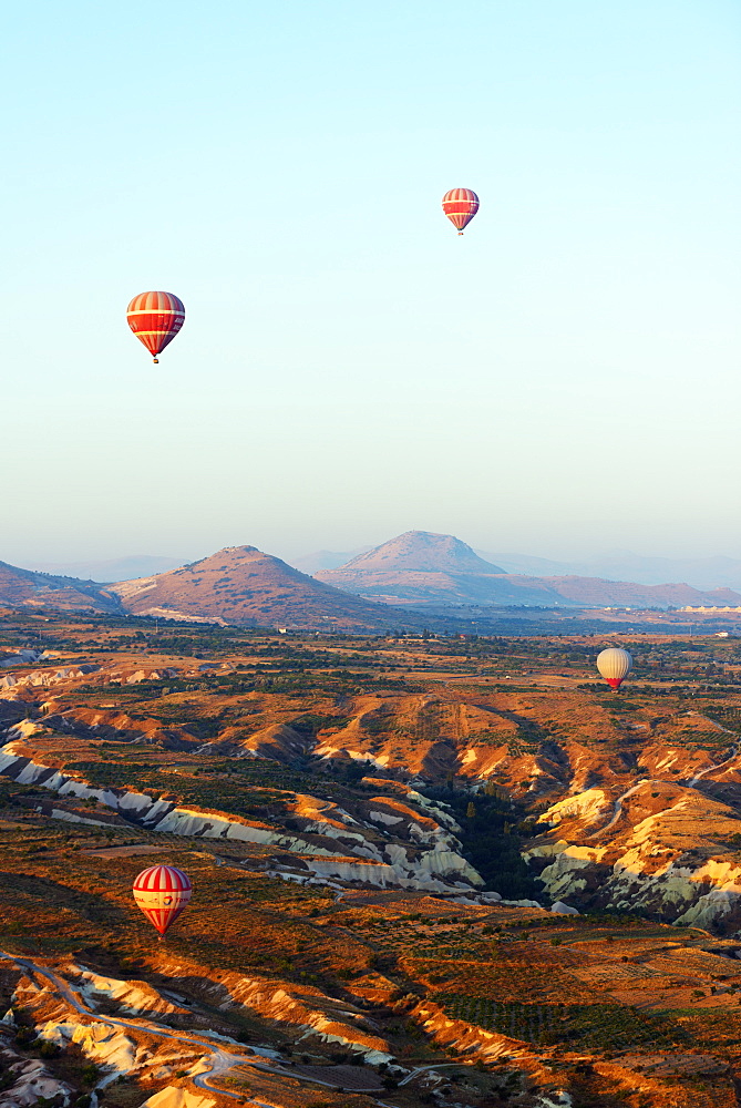 Balloon flight over Goreme, UNESCO World Heritage Site, Goreme, Cappadocia, Anatolia, Turkey, Asia Minor, Eurasia