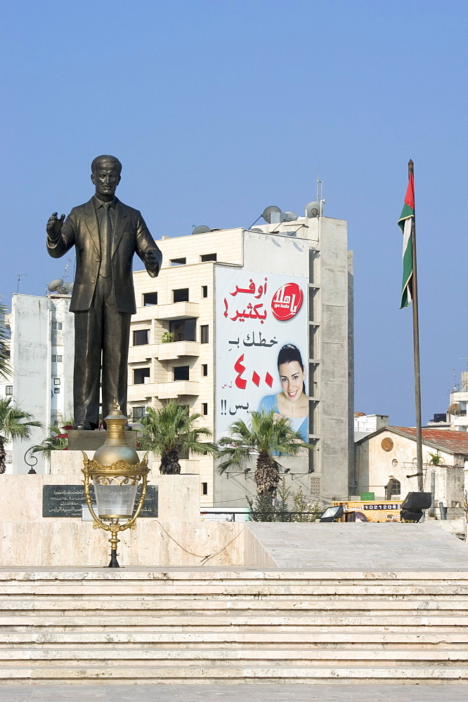 Statue, Saahat al-Sheikh Daher, Lattakia, Syria, Middle East