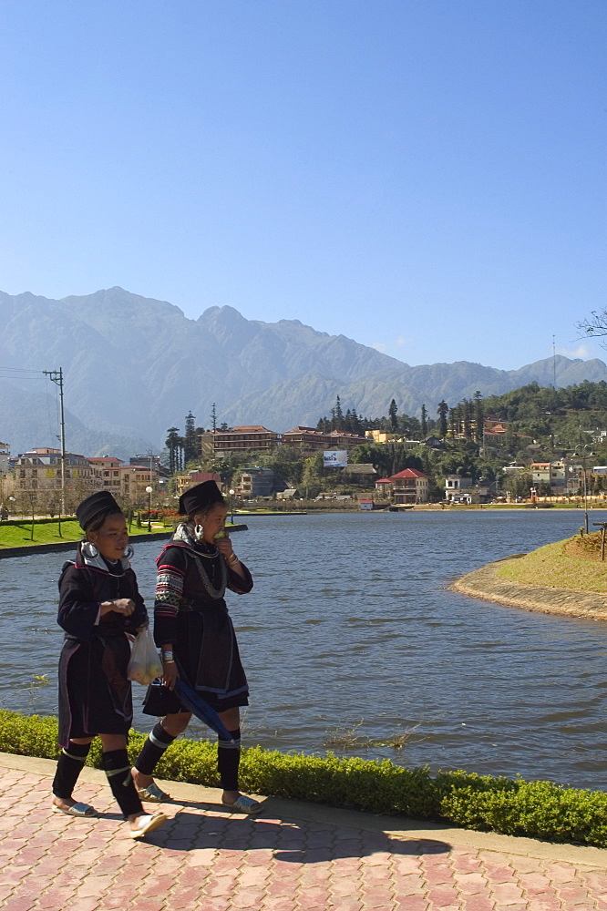 Young minority girls, Sapa lake, Mount Fansipan, Sapa, Northern Vietnam, Southeast Asia, Asia