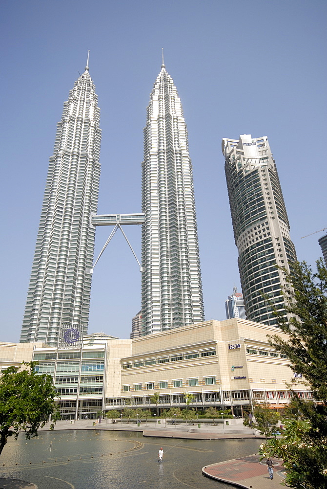 Petronas Twin Towers, one of the tallest buildings in the world, Kuala Lumpur, Malaysia, Southeast Asia, Asia