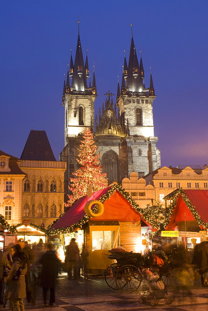 Christmas market at Staromestske (Old Town Square) with Gothic Tyn Cathedral, Stare Mesto (Old Town), UNESCO World Heritage Site, Prague, Czech Republic, Europe