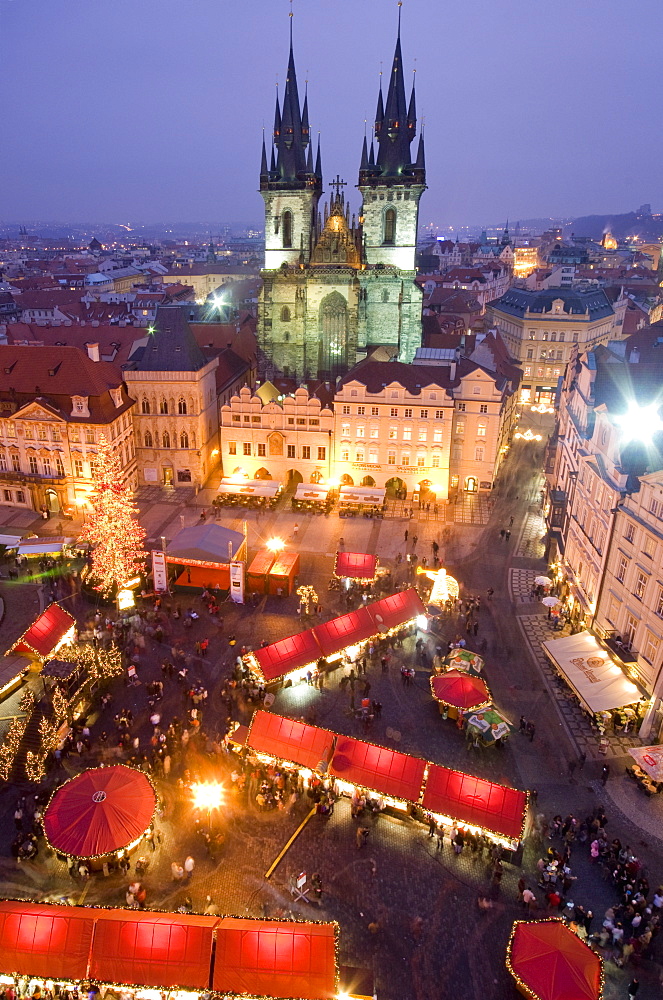 Christmas market at Staromestske (Old Town Square) with Gothic Tyn Cathedral, Stare Mesto (Old Town), UNESCO World Heritage Site, Prague, Czech Republic, Europe