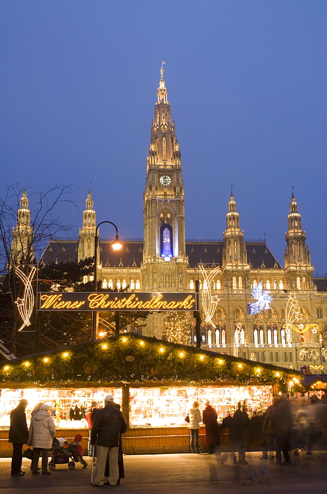 Christkindlmarkt (Christmas Market) and Rathaus (Town Hall) at Rathausplatz at twilight, Innere Stadt, Vienna, Austria, Europe