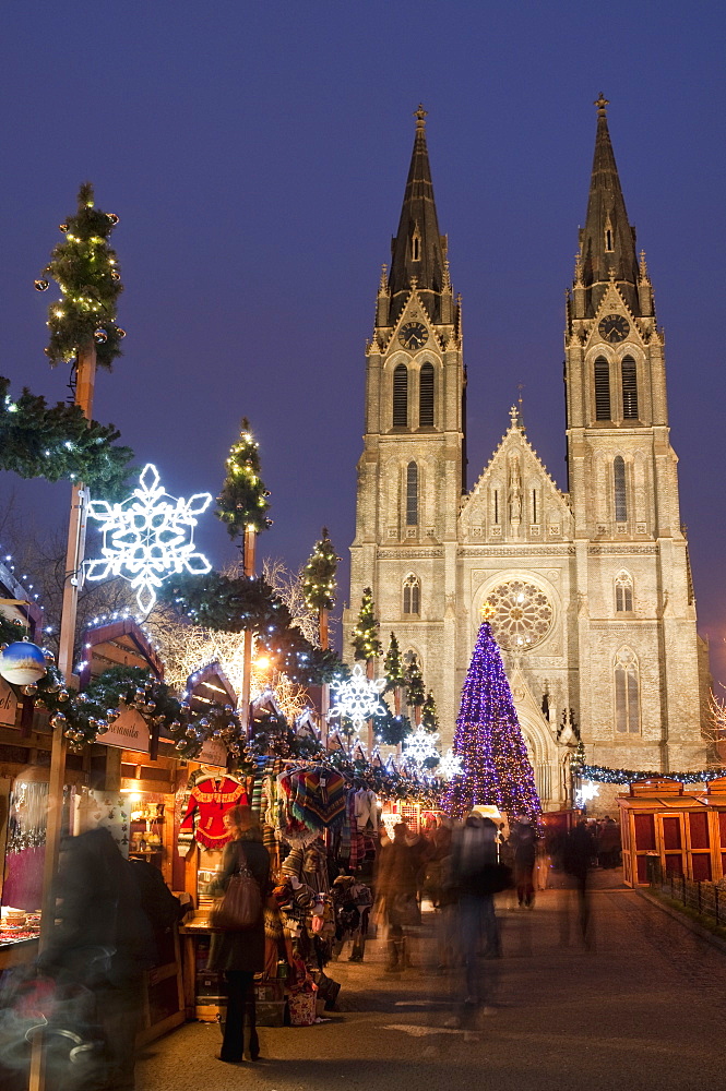 Stalls of the Christmas Market, Christmas tree and Neo-Gothic St. Ludmilla Church, Miru Square, Vinohrady, Prague, Czech Republic, Europe