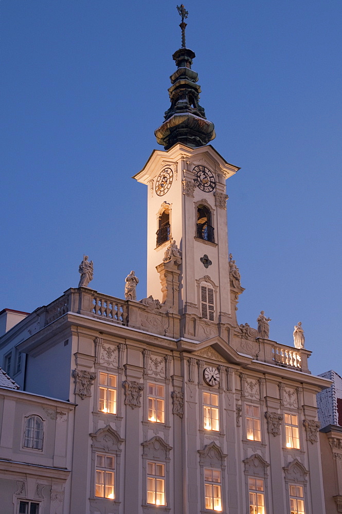 Town Hall (Rathaus) at twilight, Stadtplatz, Steyr, Oberosterreich (Upper Austria), Austria, Europe