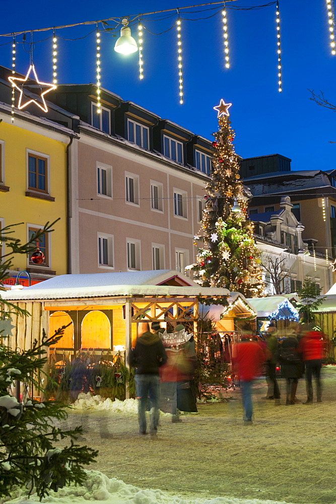 People at Christmas market, Haupt Square, Schladming, Steiemark, Austria, Europe 