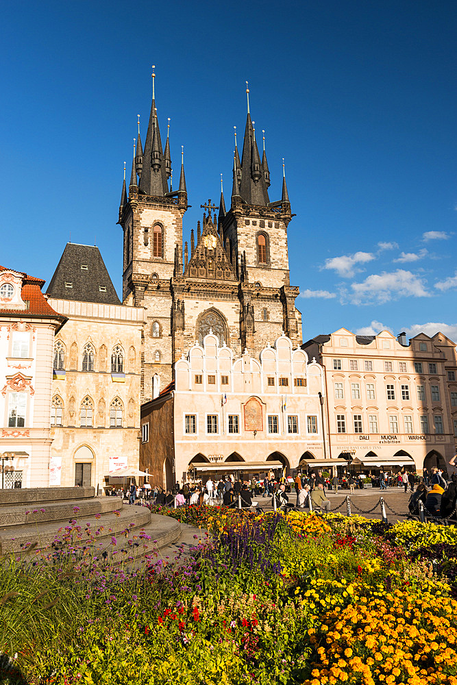 Gothic Tyn Church and Stone Bell House, Old Town Square, Old Town (Stare Mesto), UNESCO World Heritage Site, Prague, Czechia, Europe