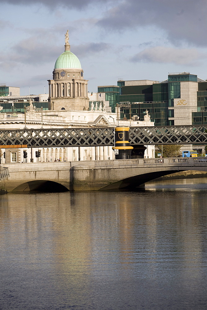 View of the Liffey River with Custom House Quay in the background, Dublin, Republic of Ireland, Europe