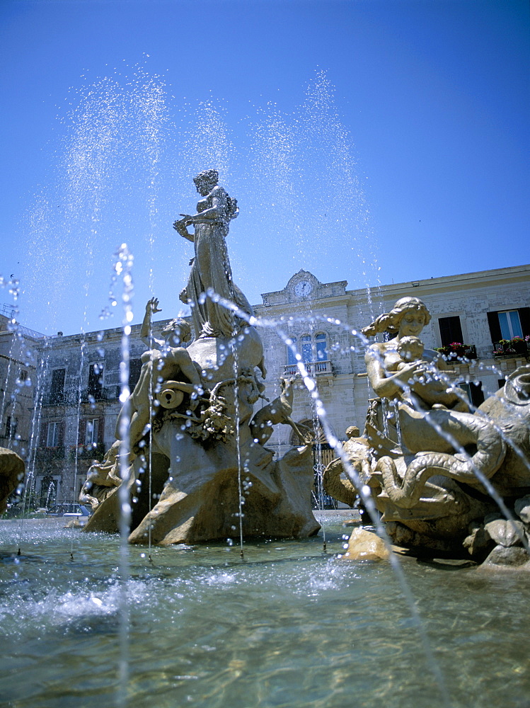 Diana fountain, Siracusa (Syracuse), island of Sicily, Italy, Mediterranean, Europe