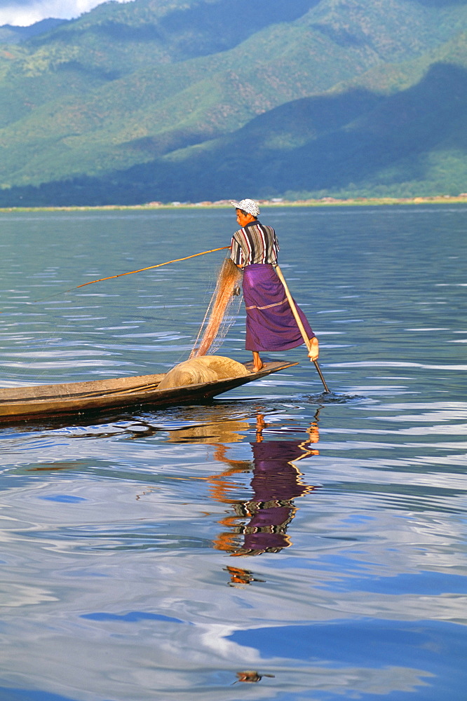 Fisherman, Inle Lake, Shan State, Myanmar (Burma), Asia