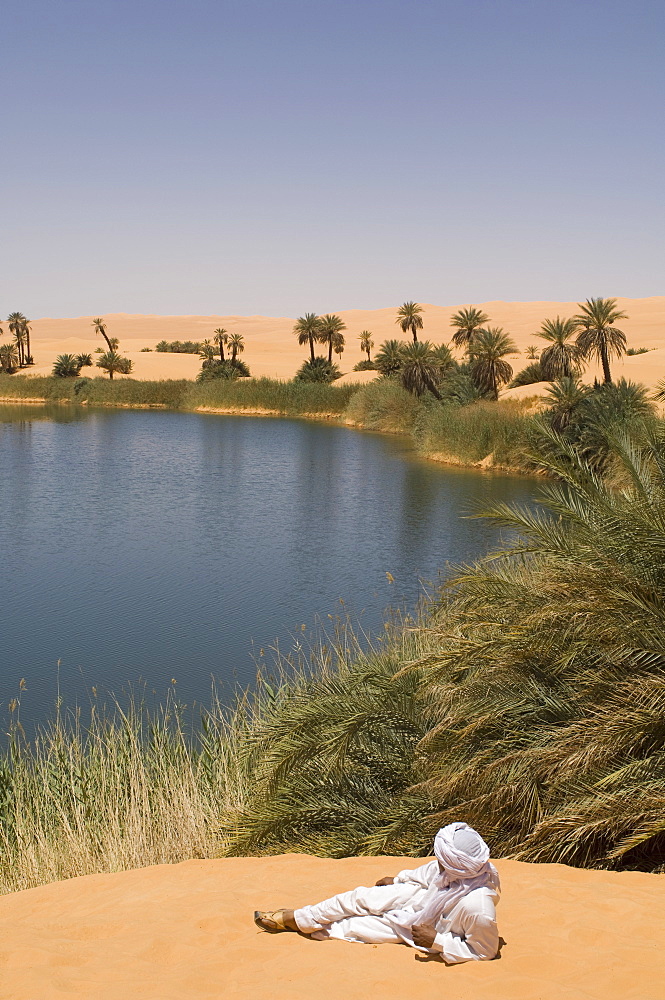 Umm El Ma lake, Erg Awbari, Sahara desert, Fezzan, Libya, North Africa, Africa