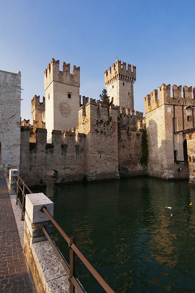 Castello Scaligero, Sirmione, Lago di Garda (Lake Garda), Lombardy, Italy, Europe