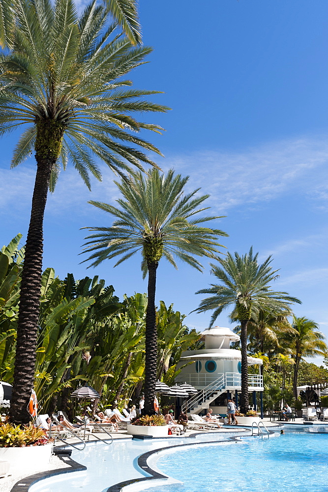 The swimming pool of Raleigh Hotel, Collins Avenue, South Beach, Miami Beach, Florida, United States of America, North America