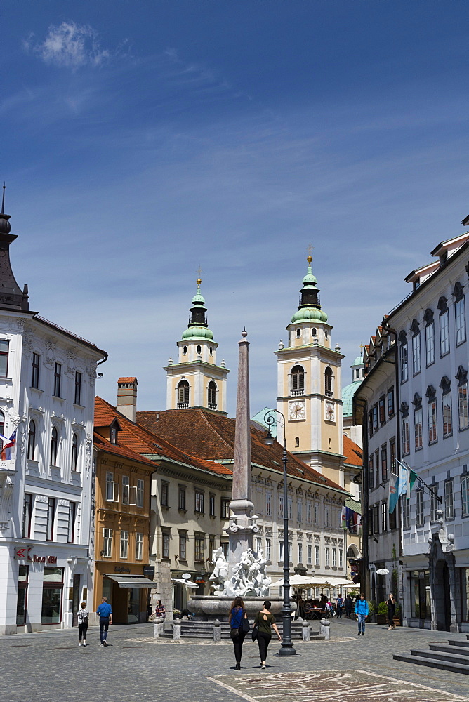 Robba fountain in Town Square and the Cathedral of Saint Nicholas in the background, Ljubjlana, Slovenia, Europe