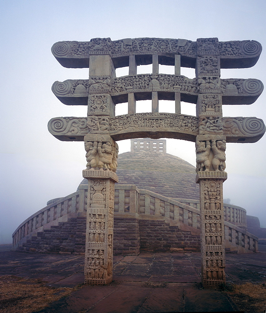 Gateway, Buddhist stupa, Sanchi, UNESCO World Heritage Site, Madhya Pradesh state, India, Asia