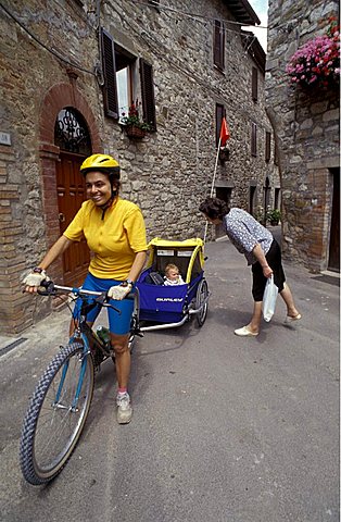 Cycling in town with the baby, Biking around Italy