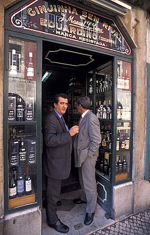 Wine shop, Rua Portas de Sant'Antao, Lisbona, Portugal, Europe